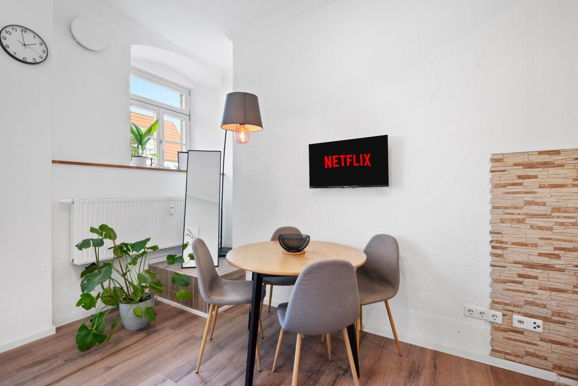 Backhome - Suite L - Parkhaus - Fantastische Schlosslage - Smarttv - Waschmaschine - Netflix - 50Qm - 24H Checkin- Apartment 1 Ludwigsbourg Extérieur photo